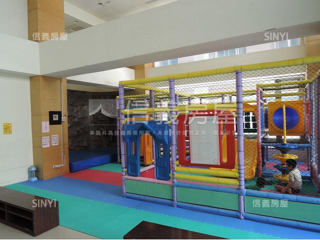 京站美四房車位房屋室內格局與周邊環境