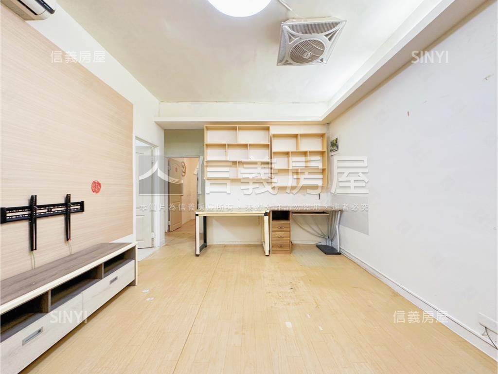 近捷運低總價黃金三樓房屋室內格局與周邊環境