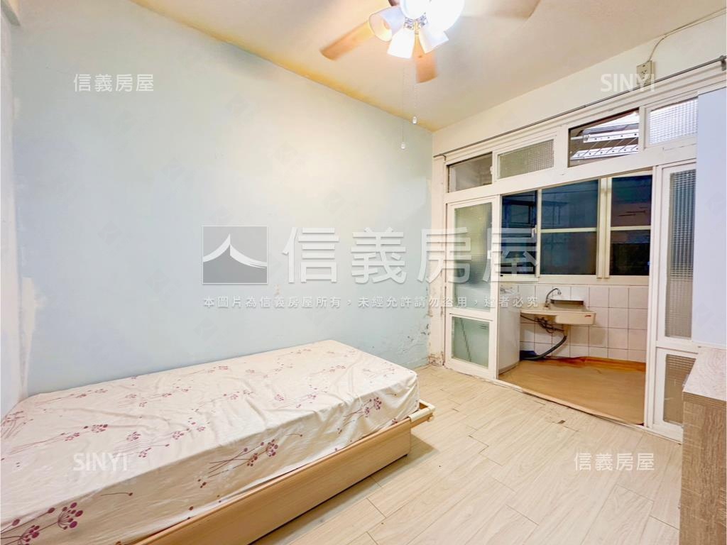 近捷運低總價黃金三樓房屋室內格局與周邊環境