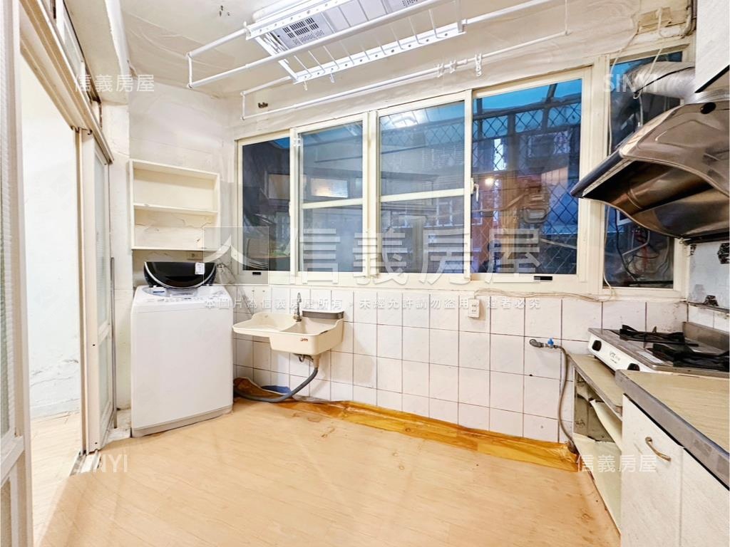 近捷運低總價黃金三樓房屋室內格局與周邊環境