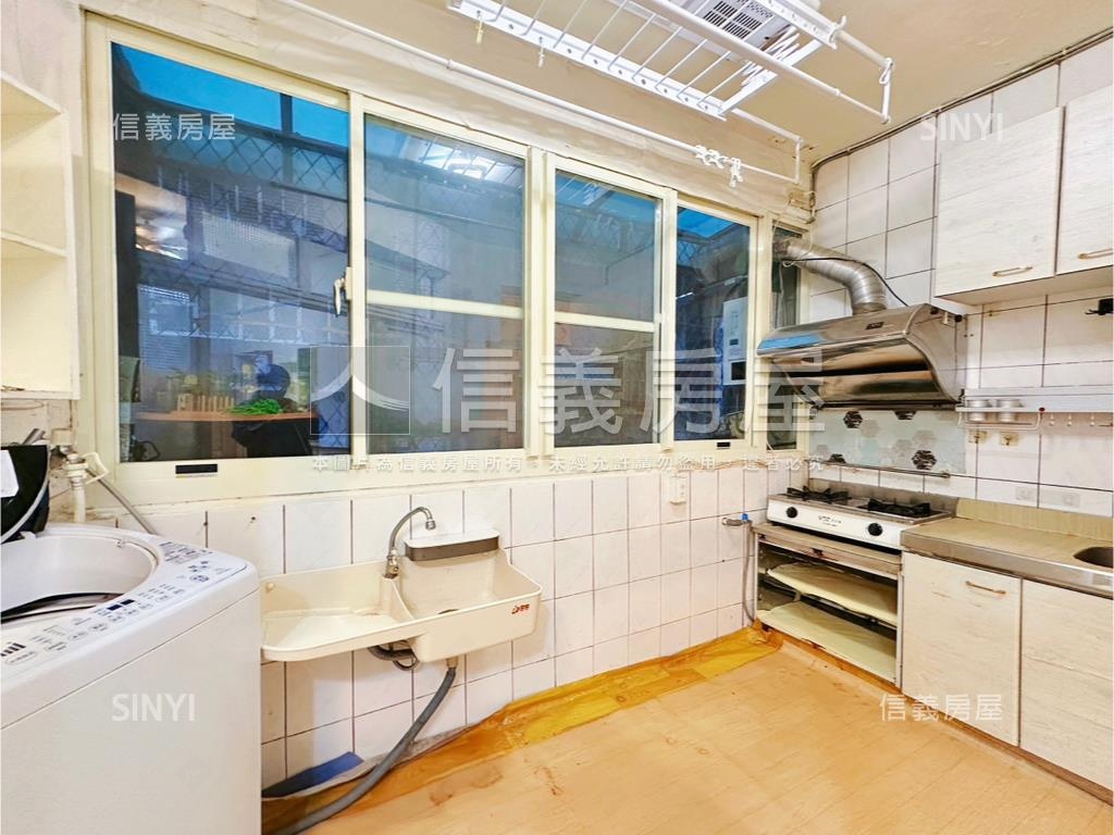 近捷運低總價黃金三樓房屋室內格局與周邊環境