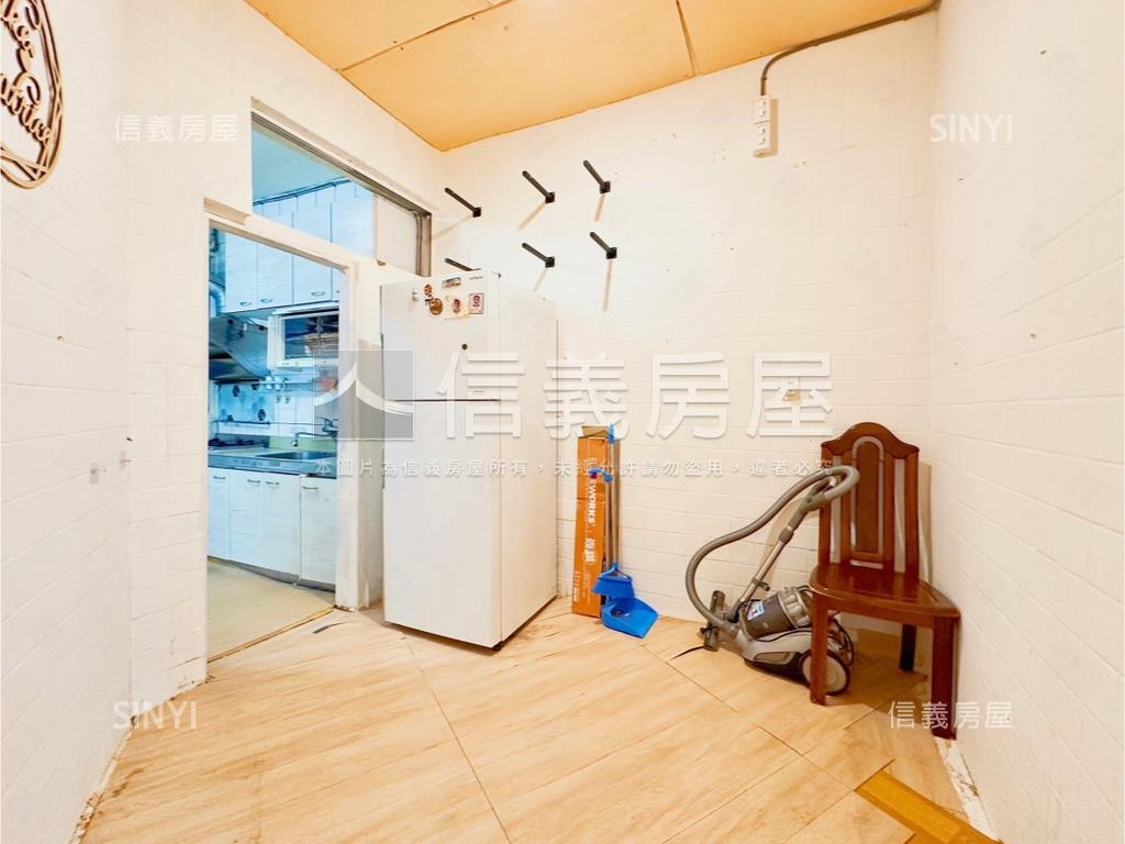 近捷運低總價黃金三樓房屋室內格局與周邊環境