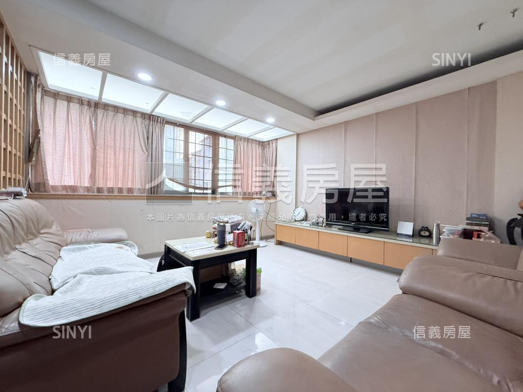 捷運成家首購黃金三樓房屋室內格局與周邊環境