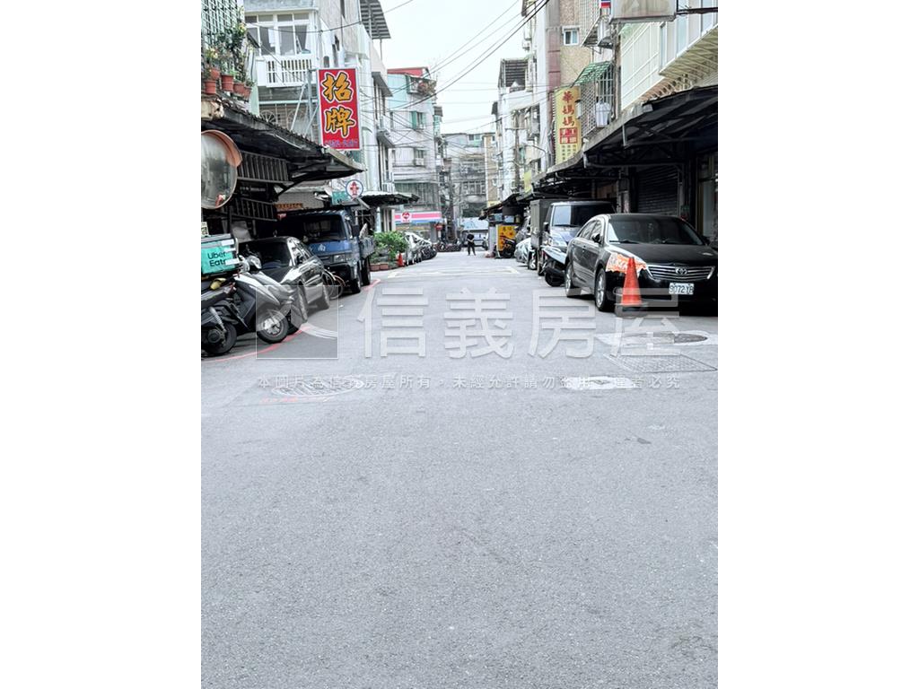 捷運成家首購黃金三樓房屋室內格局與周邊環境