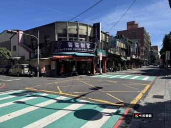 正千歲街三角窗店面