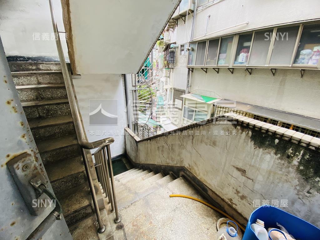 堅信萬年青華廈稀有套房房屋室內格局與周邊環境