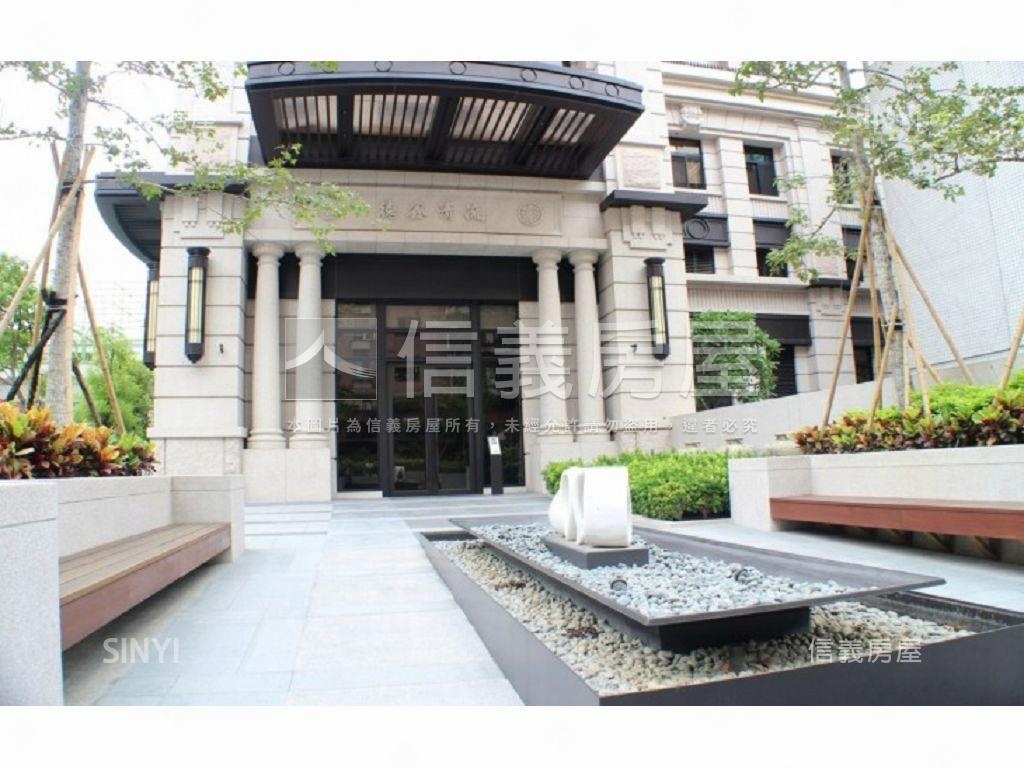 八期捷運宅四房裝潢雙平車房屋室內格局與周邊環境