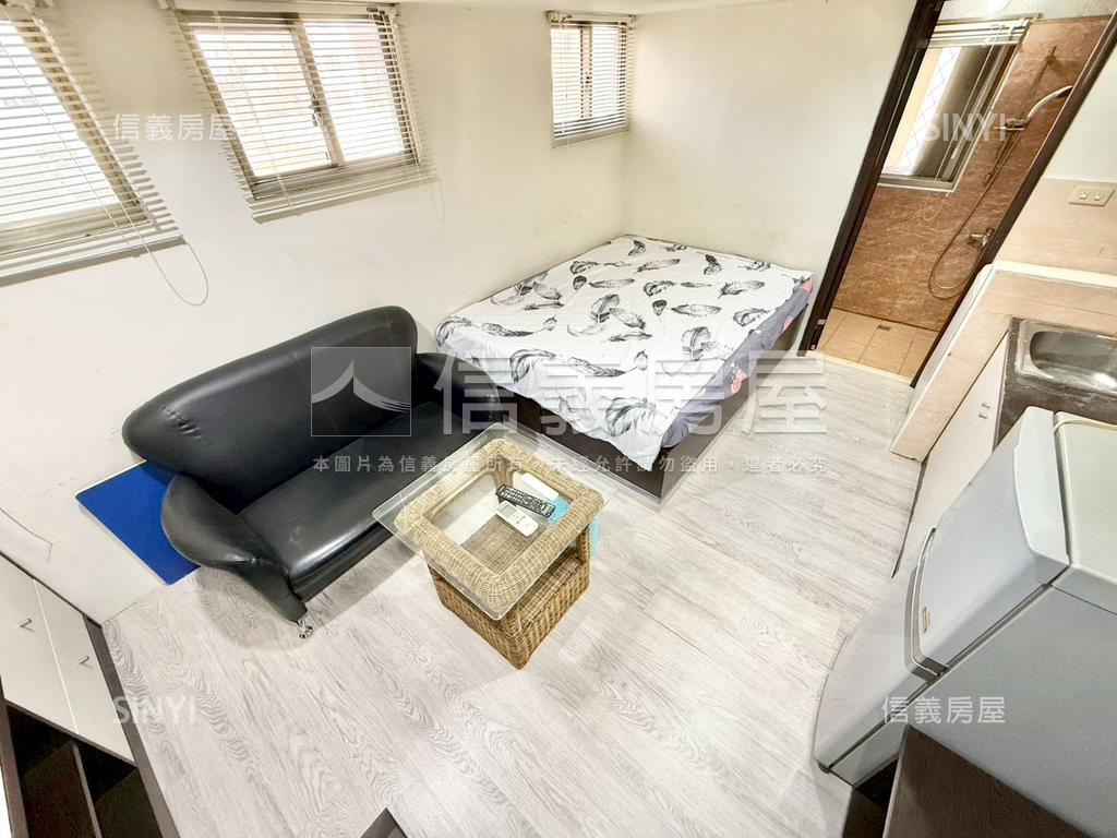 近中國醫商圈１５套金雞母房屋室內格局與周邊環境