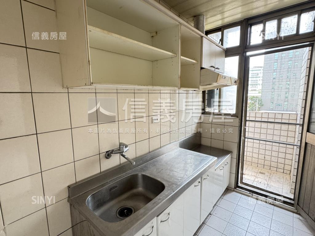 厚生新紀元房屋室內格局與周邊環境