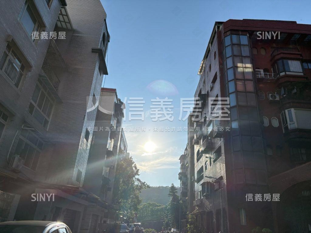 天母邊間四房房屋室內格局與周邊環境