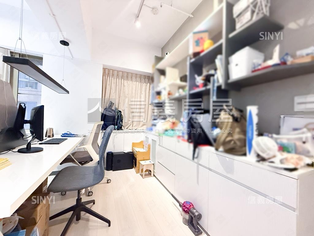 上城現代風格高樓三房房屋室內格局與周邊環境