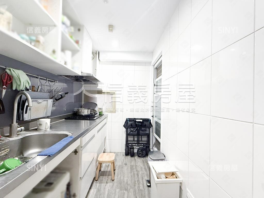 上城現代風格高樓三房房屋室內格局與周邊環境