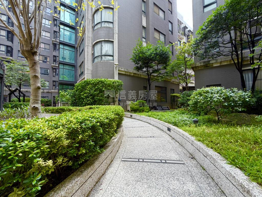 帥近捷運站四房平車品味房房屋室內格局與周邊環境