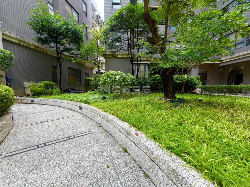 帥近捷運站四房平車品味房房屋室內格局與周邊環境