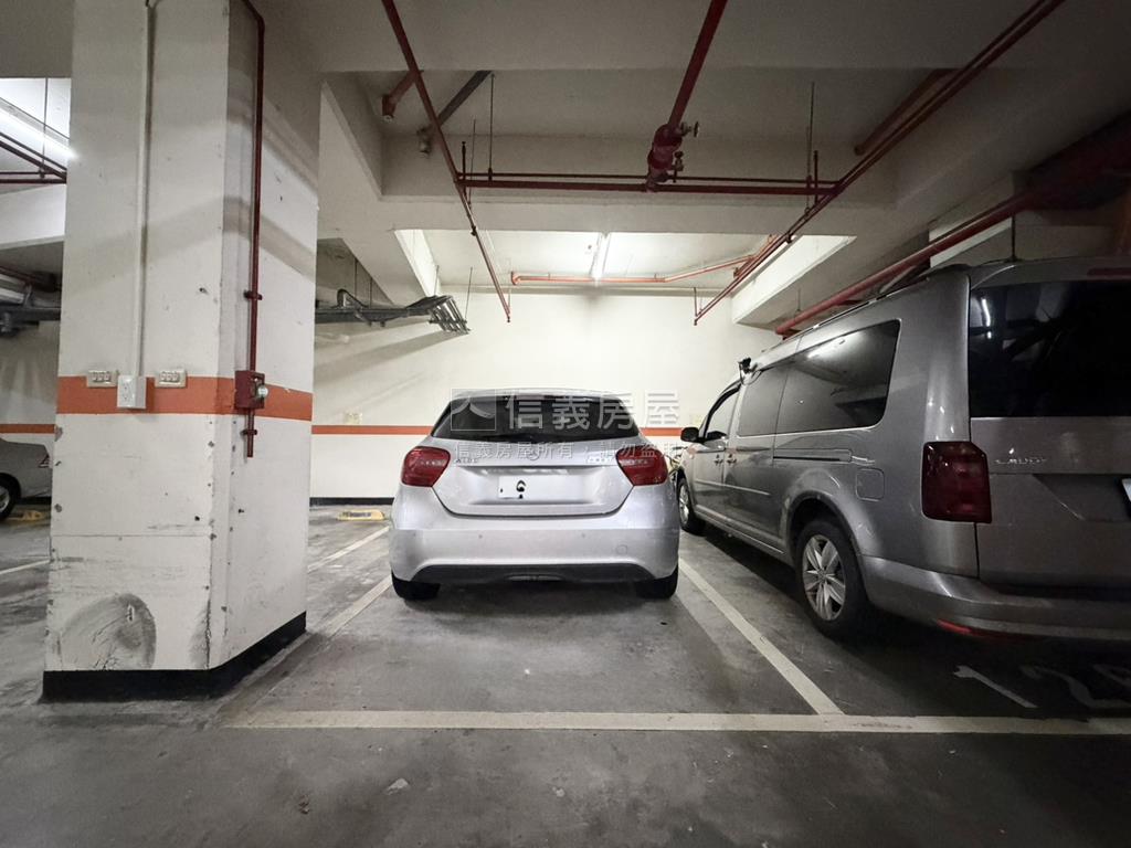 帥近捷運站四房平車品味房房屋室內格局與周邊環境