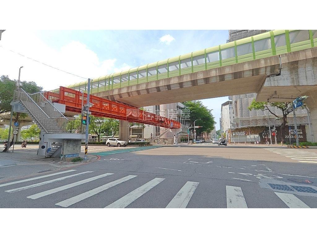 帥近捷運站四房平車品味房房屋室內格局與周邊環境