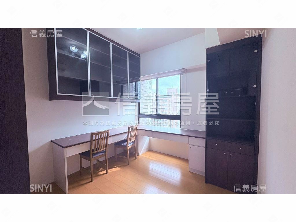 鴻觀十力美四房雙車位房屋室內格局與周邊環境