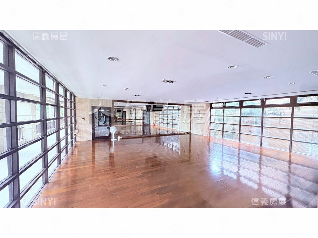 鴻觀十力美四房雙車位房屋室內格局與周邊環境