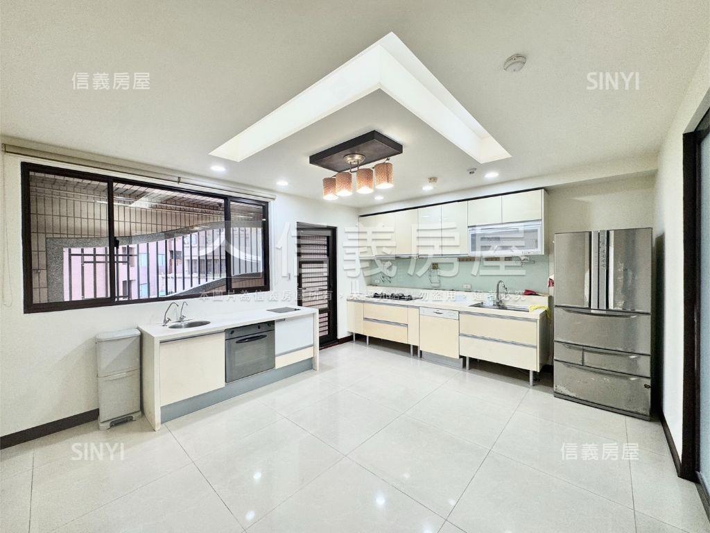 富廣樹梢視野四房雙平車位房屋室內格局與周邊環境