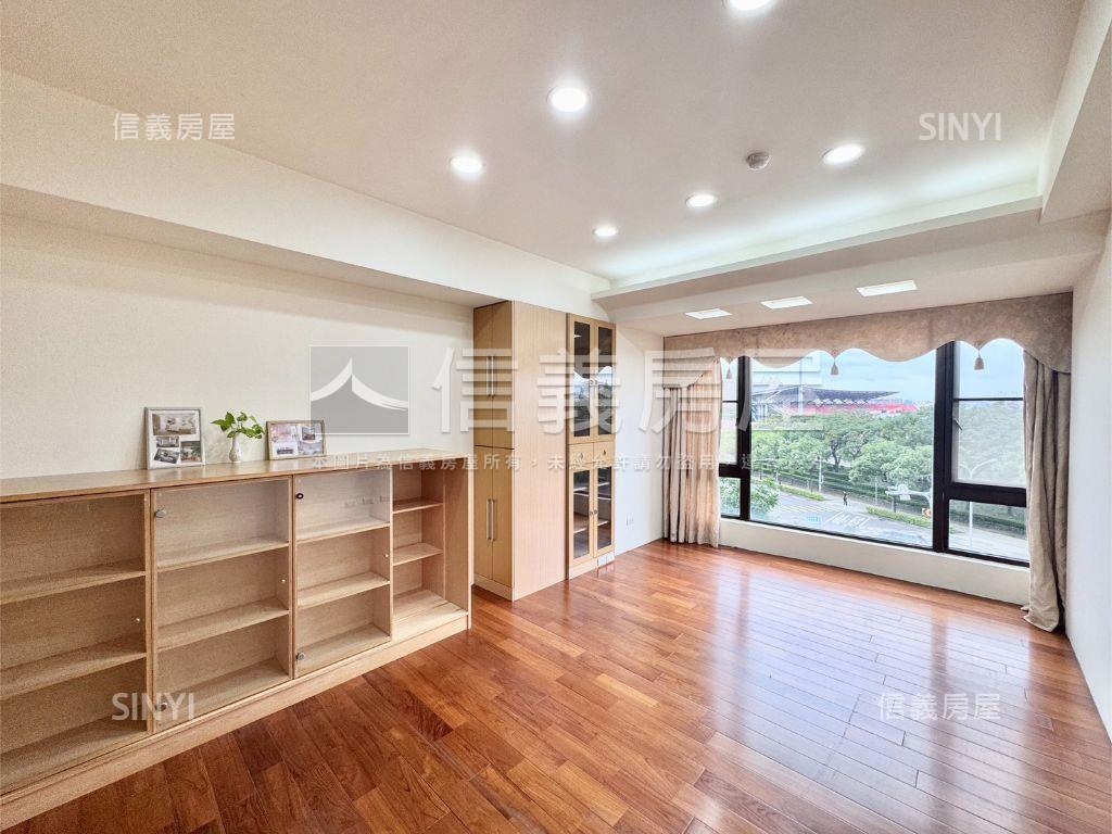 富廣樹梢視野四房雙平車位房屋室內格局與周邊環境