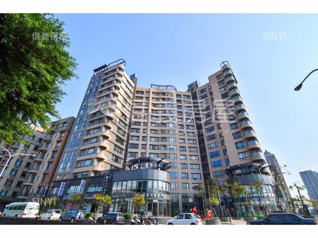 富廣樹梢視野四房雙平車位房屋室內格局與周邊環境