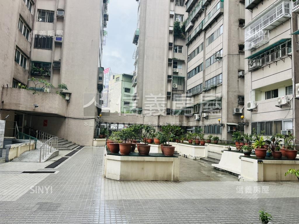 巨蛋成功大廈房屋室內格局與周邊環境