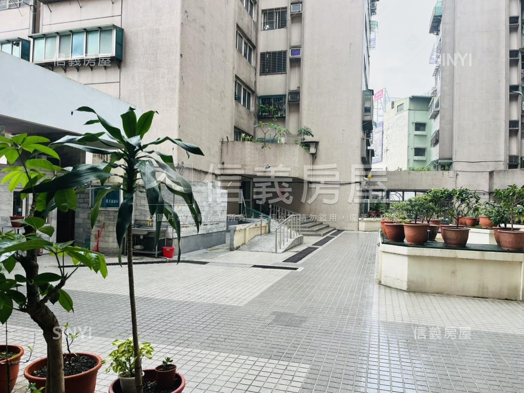 巨蛋成功大廈房屋室內格局與周邊環境