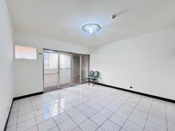 巨蛋旁成功大廈一樓