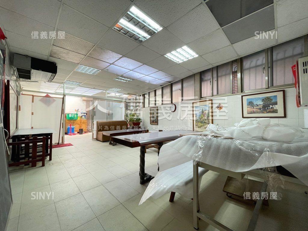 近遠東世紀廣場一樓雙併房屋室內格局與周邊環境