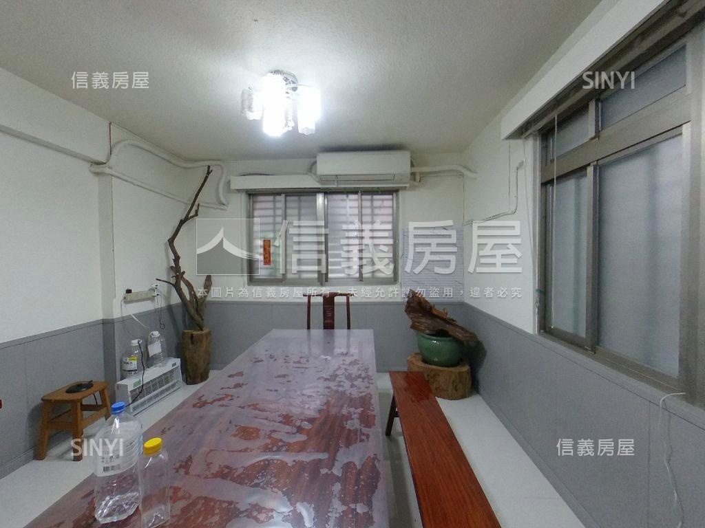 近遠東世紀廣場一樓雙併房屋室內格局與周邊環境