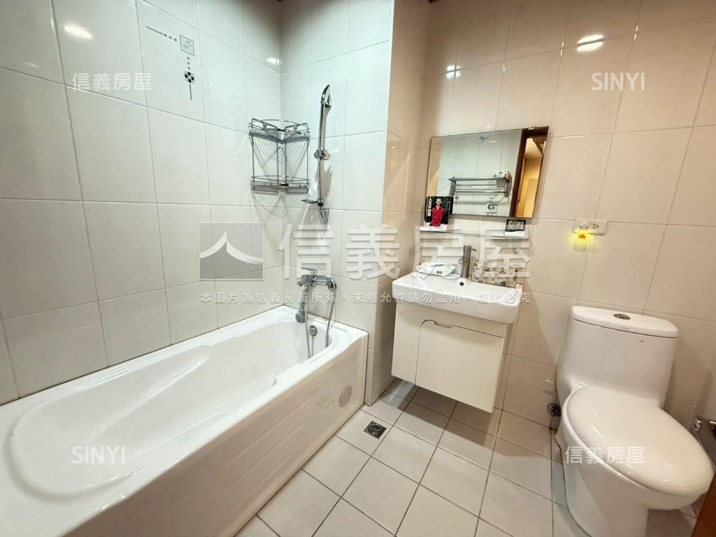 豐富家裝潢美三房車位房屋室內格局與周邊環境