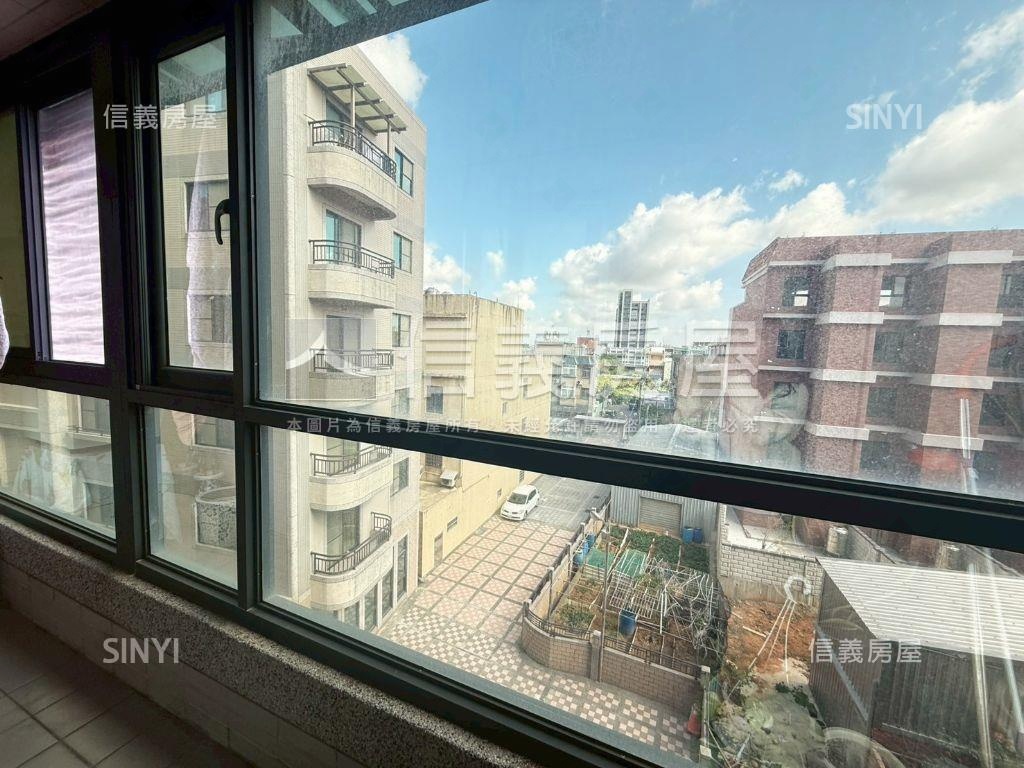 豐富家裝潢美三房車位房屋室內格局與周邊環境