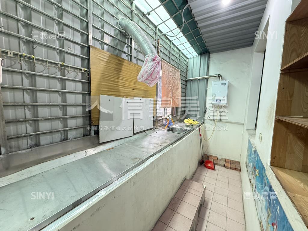 阿嬤起家厝房屋室內格局與周邊環境