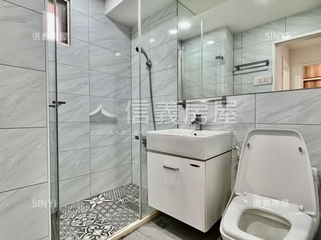 椰風雙併電梯３房車位房屋室內格局與周邊環境