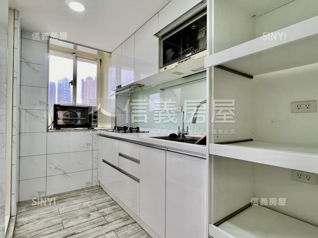 椰風雙併電梯３房車位房屋室內格局與周邊環境