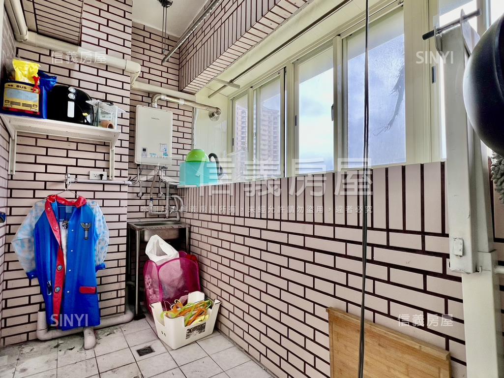 椰風雙併電梯３房車位房屋室內格局與周邊環境