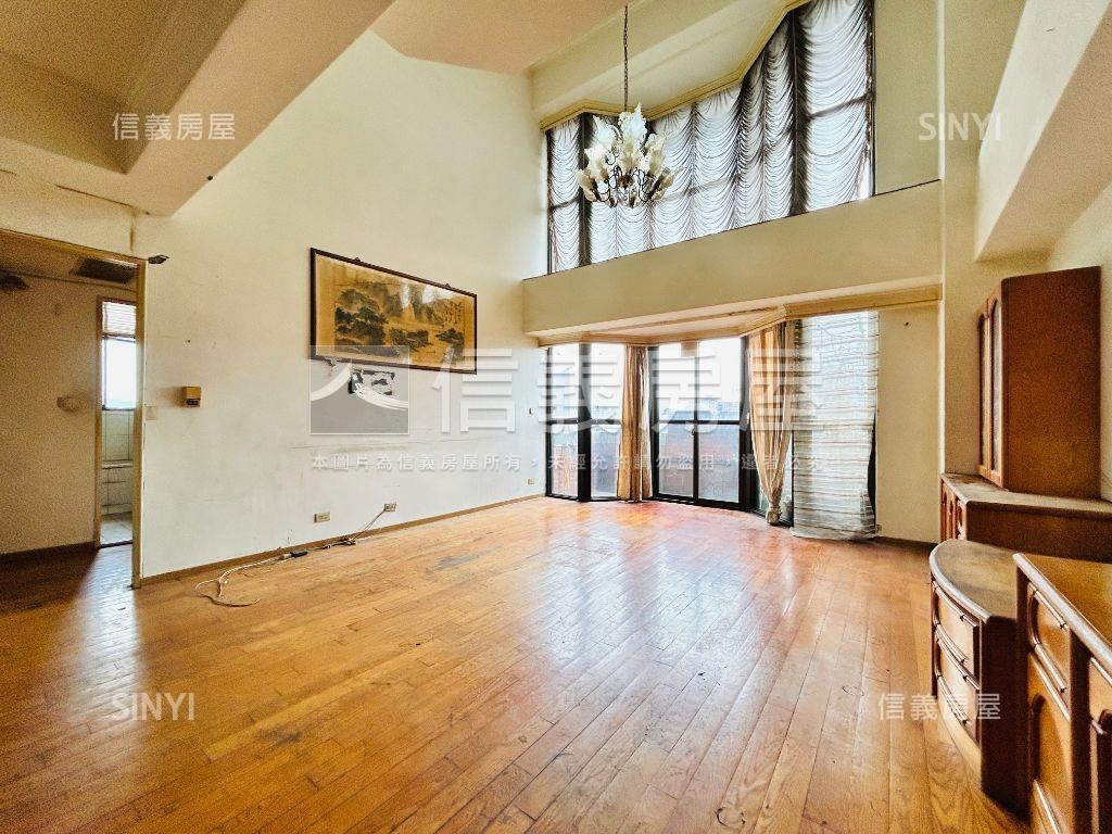 稀有樓中樓電梯大空間房屋室內格局與周邊環境