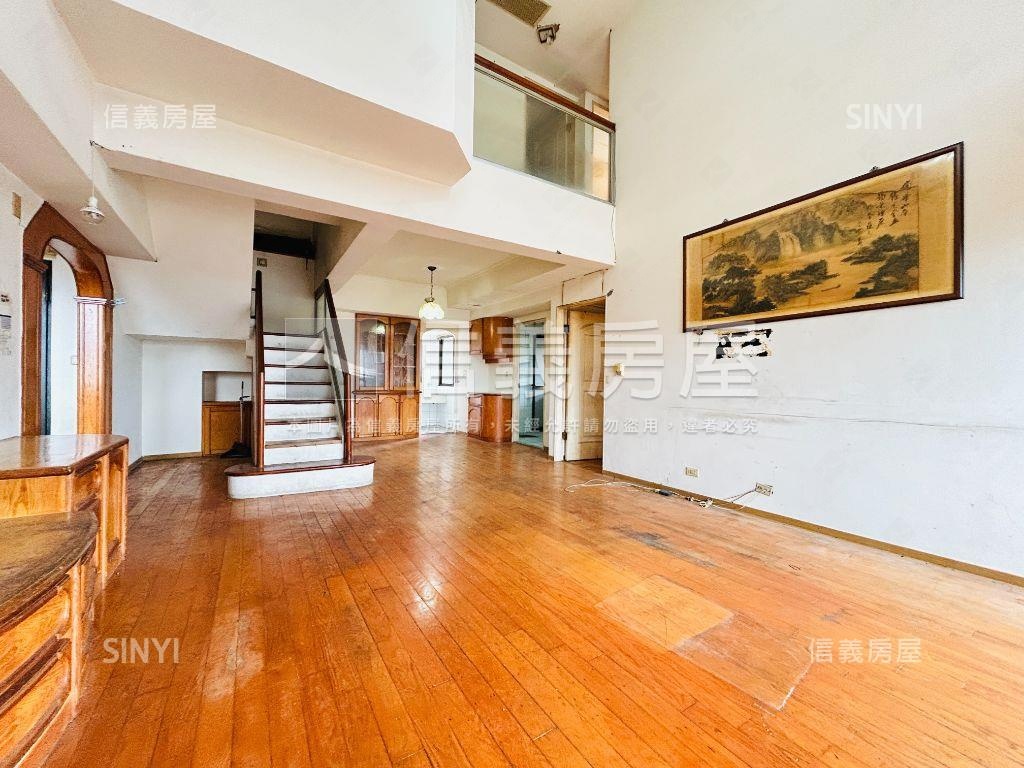 稀有樓中樓電梯大空間房屋室內格局與周邊環境