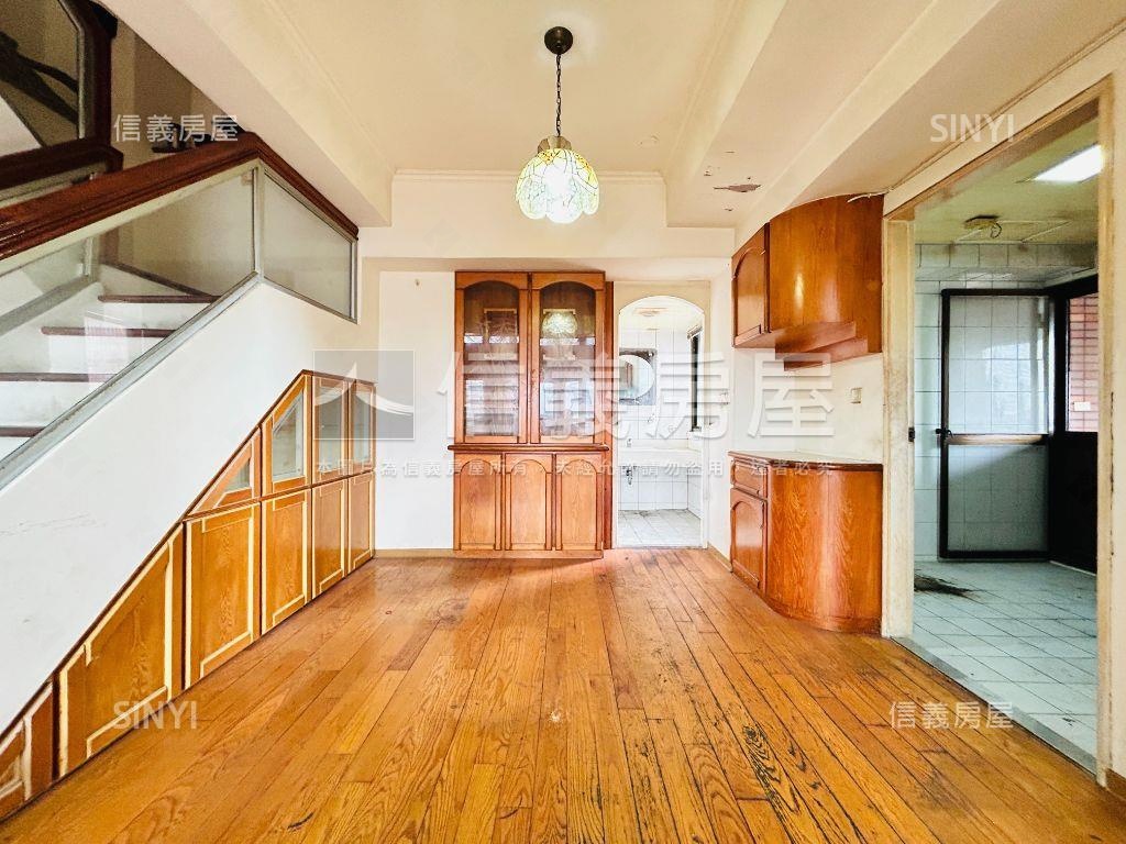 稀有樓中樓電梯大空間房屋室內格局與周邊環境