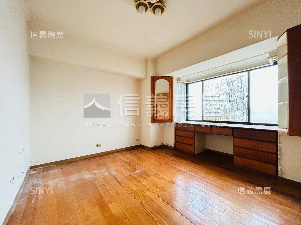 稀有樓中樓電梯大空間房屋室內格局與周邊環境