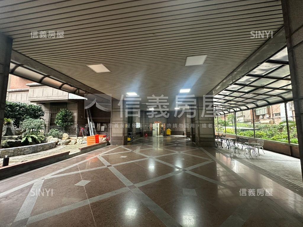 稀有樓中樓電梯大空間房屋室內格局與周邊環境