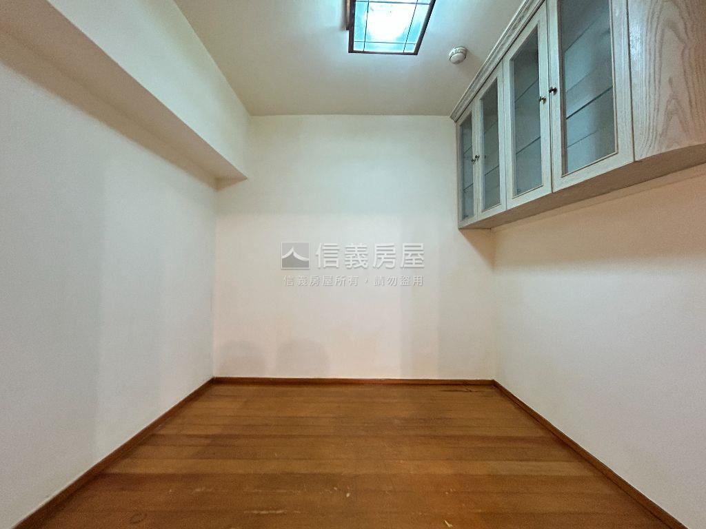 雙敦學區邊間４房管理大樓房屋室內格局與周邊環境