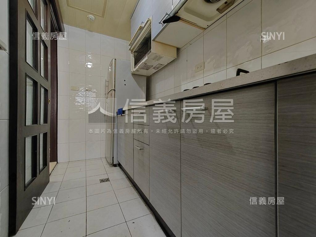 仁愛國寶七樓房屋室內格局與周邊環境