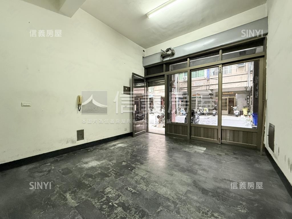 五甲商圈近家樂福正街透天房屋室內格局與周邊環境