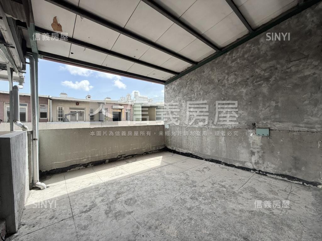 五甲商圈近家樂福正街透天房屋室內格局與周邊環境