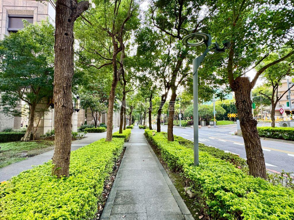 河岸首席玫瑰園房屋室內格局與周邊環境