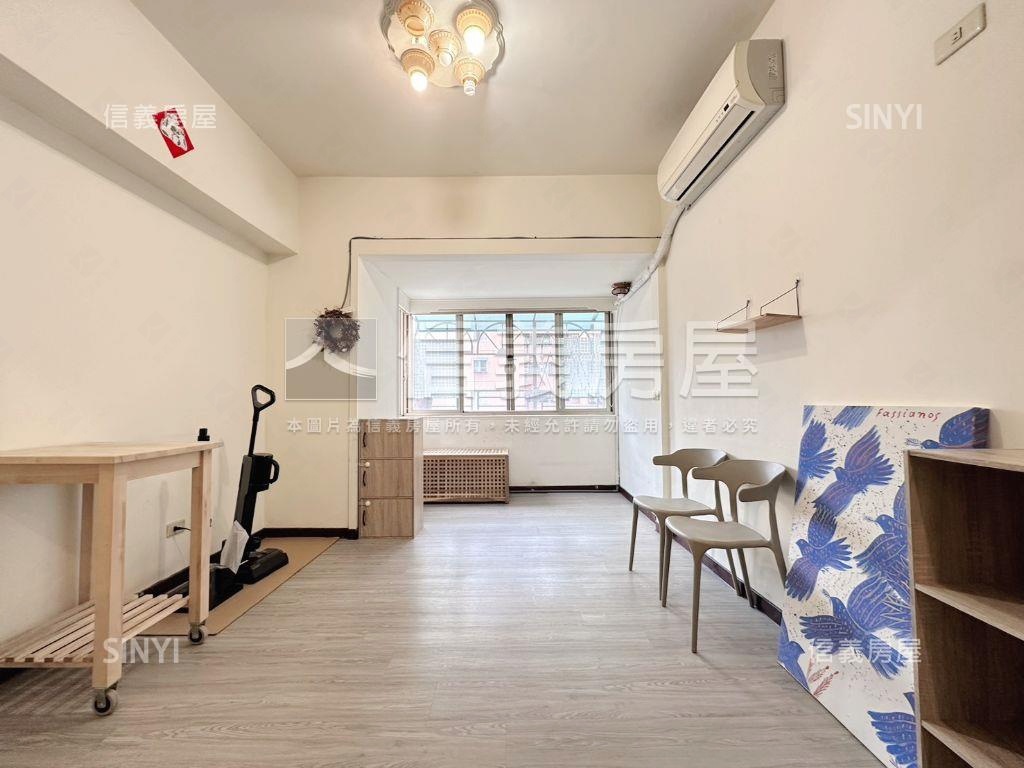 世紀紅高樓大兩房車位房屋室內格局與周邊環境