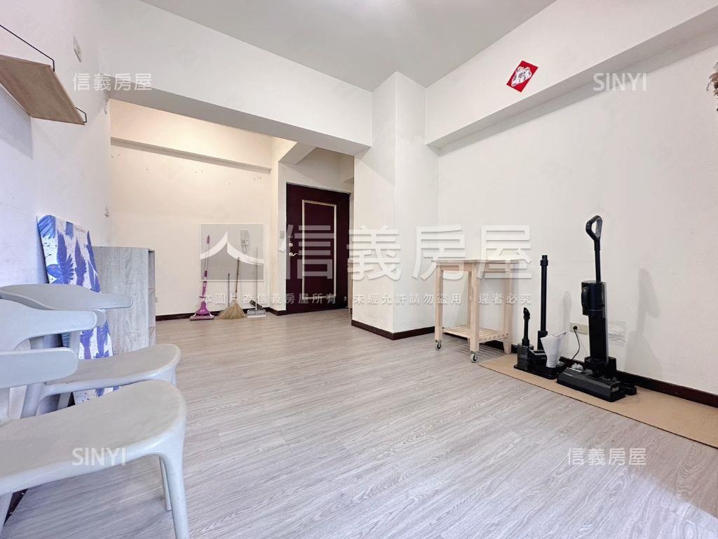 世紀紅高樓大兩房車位房屋室內格局與周邊環境