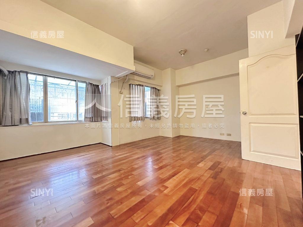 世紀紅高樓大兩房車位房屋室內格局與周邊環境