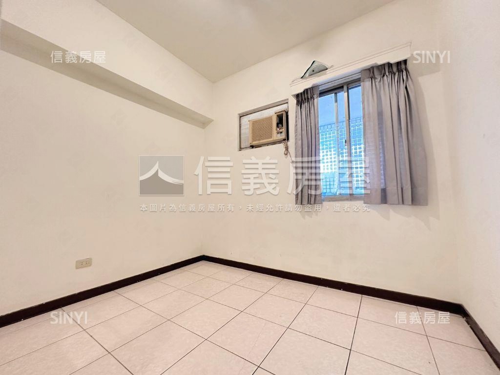 世紀紅高樓大兩房車位房屋室內格局與周邊環境